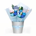 ביגודים לבן בענק  - זר מתוק ליולדת ומתנה ענקית לפעוט