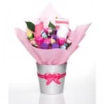 ביגודים בענק לבת - זר מתוק ליולדת ומתנה ענקית לפעוטה